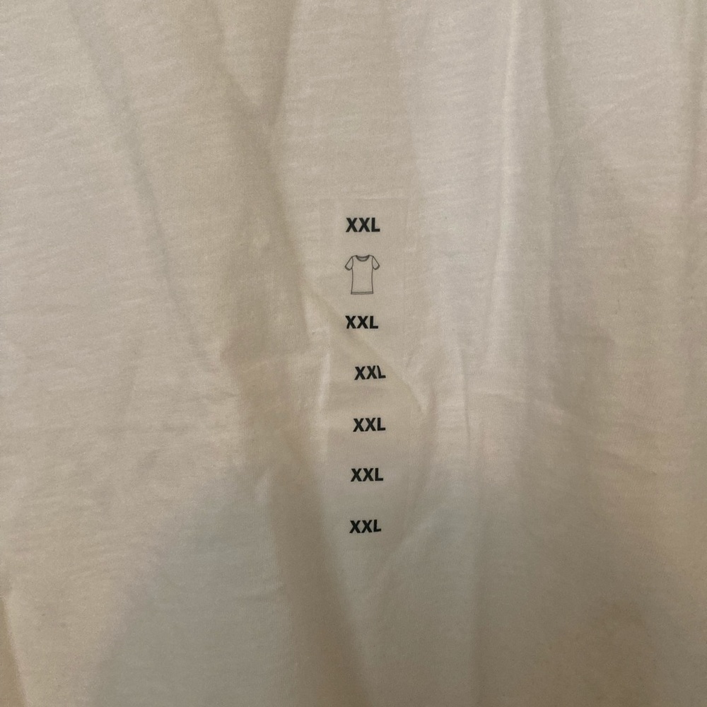 Women’s Old Navy White Tee - Picture 2 of 2